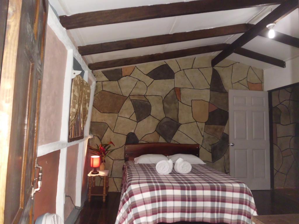 Nacientes Lodge Bijagua Rom bilde